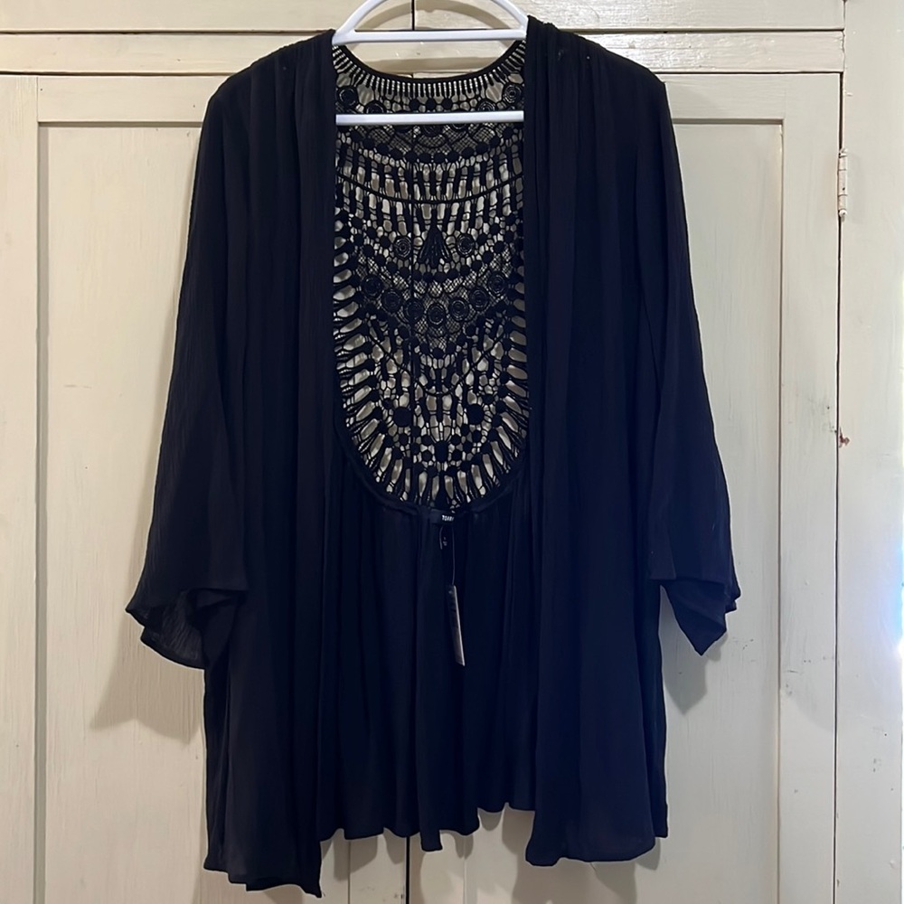 Black kimono with crochet back super cute 🥰 by Torrid